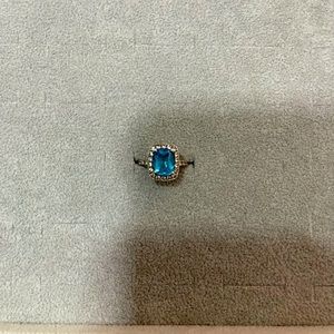 Never worn blue aquamarine ring 14k size 7